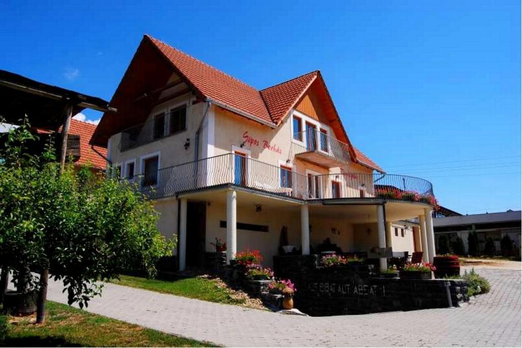 Sipos Borhaz Es Vendeghaz Ξενοδοχείο Badacsonyörs Εξωτερικό φωτογραφία